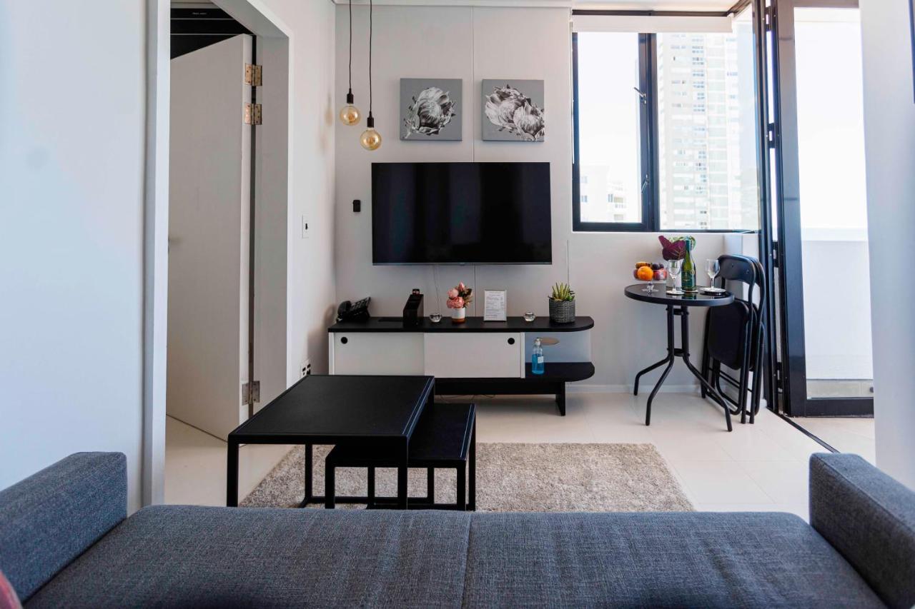 Flamingo Sea Point Sea View Luxury Best Position 1 Bedroom Apartment Queen Size Bed & Inverter For Tv Кейптаун Экстерьер фото